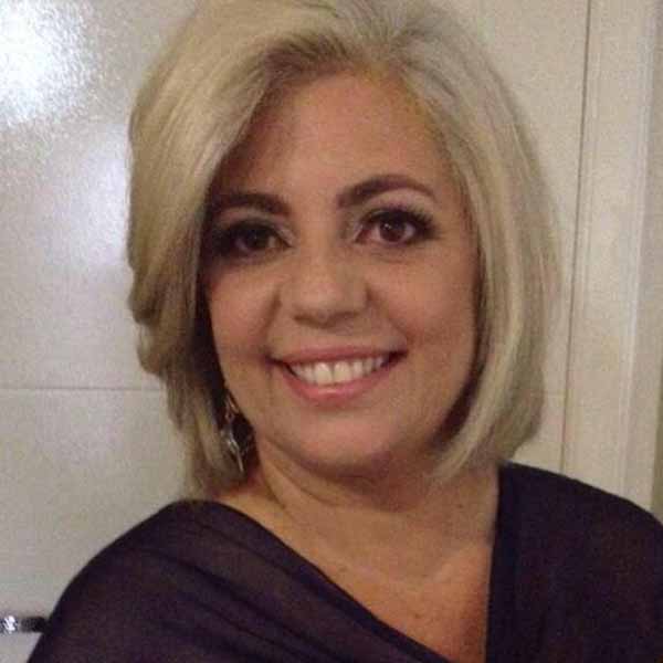 Luciane Benicio recebe os parabéns pela chegada de seu aniversário