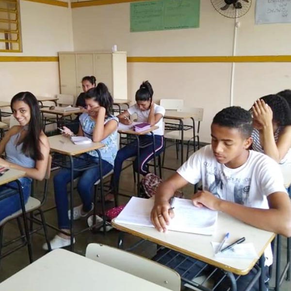 'Helena Wirgues' parabeniza alunos que conquistaram vagas na Etec
