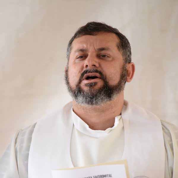 Frei Walben da Silva apaga velinhas