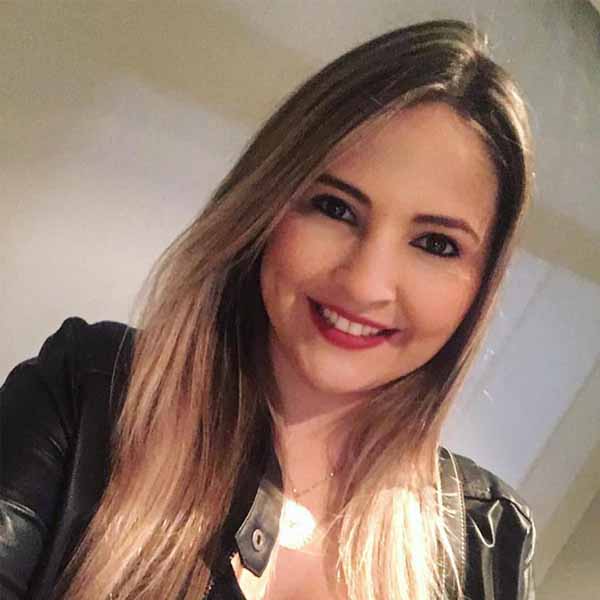Karine Gonçalves comemora mais um aniversário.
