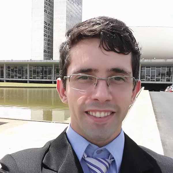 Paulo Paiva comemora mais um aniversário.