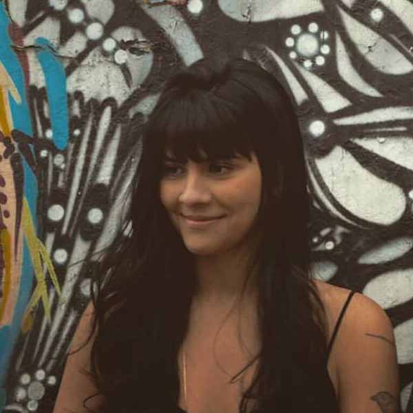 Thais Barbieri apaga velinhas