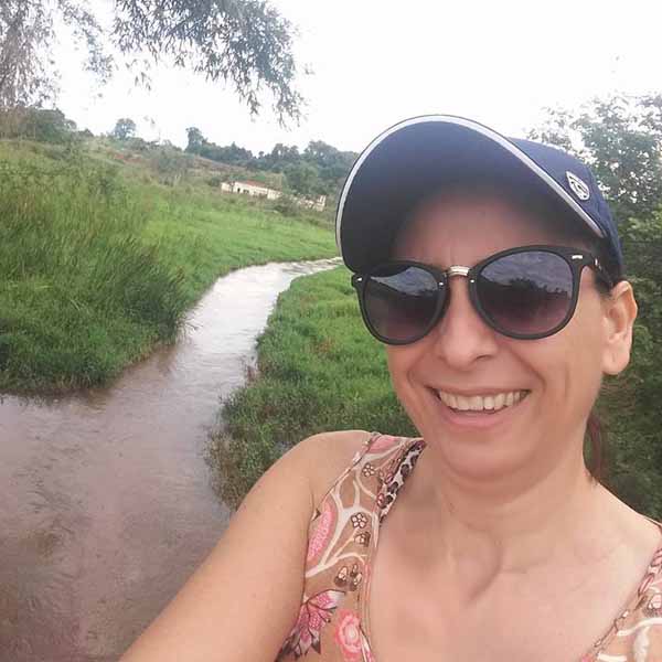 Rosi Costa recebe os parabéns pela chegada de seu aniversário