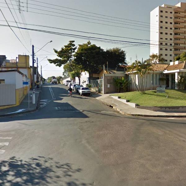 Mulher fica gravemente ferida após acidente no centro em Assis