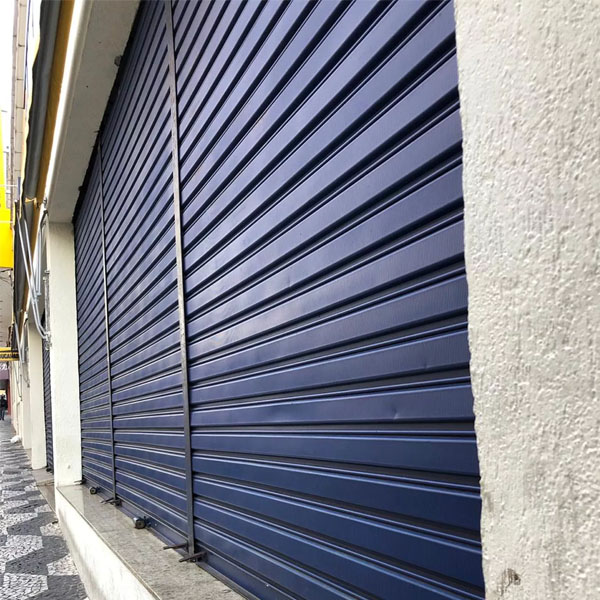 Homem morre em troca de tiros com a polícia durante tentativa de furto a loja em Marília