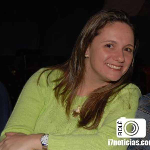 Monise Araújo recebe os parabéns pela chegada de seu aniversário