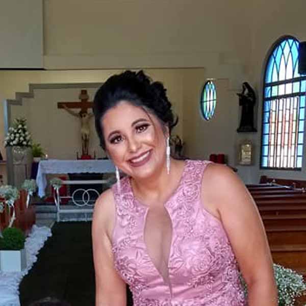 Vera Lucia apaga velinhas nesta segunda