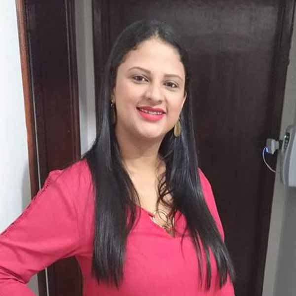Alcinéia Brito apaga velinhas neste sábado