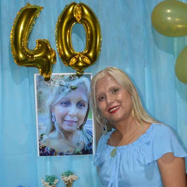 Cristina Otênio apaga velinhas