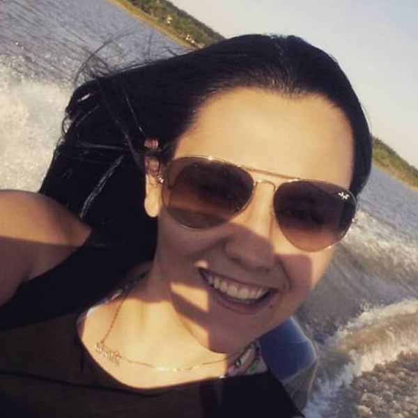 Livia Bazzo apaga velinhas