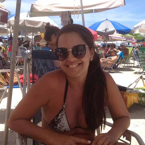 Thais Pádua apaga velinhas nesta quinta