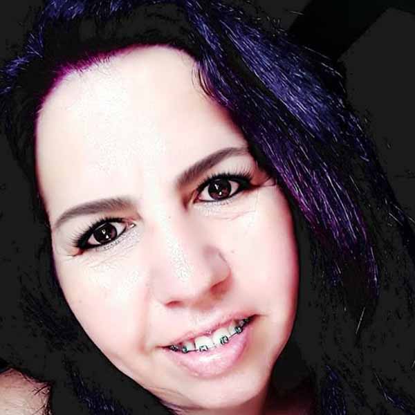 Meire Gomes recebe os parabéns pela chegada de seu aniversário