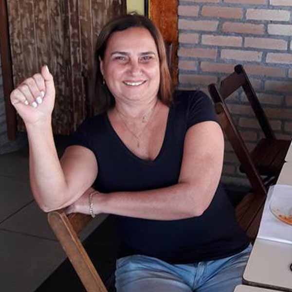 Ana Leme recebe os parabéns pela chegada de seu aniversário