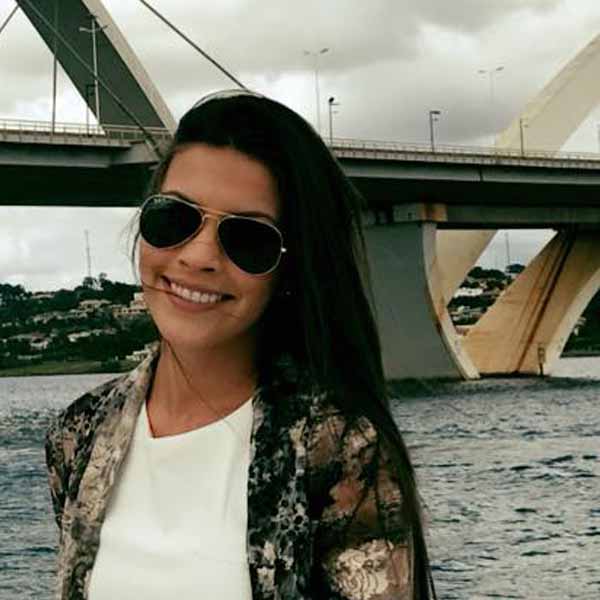 Ariane Fruhling completa idade nova