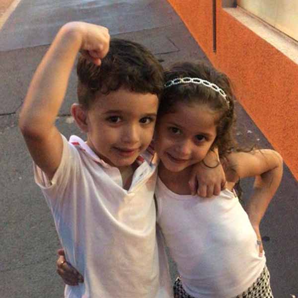 Gêmeos Giovanna e Gabriel apagam velinhas