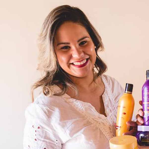 Cintia Pereira comemora mais um aniversário.