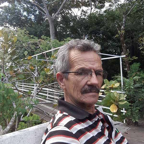 Paulo Ivan recebe os parabéns pela chegada de seu aniversário