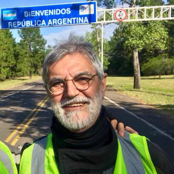 Irineu Satyro recebe os parabéns pela chegada de seu aniversário