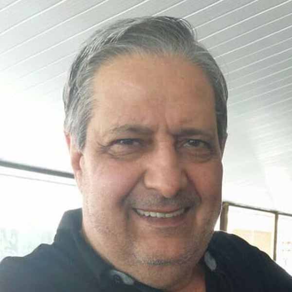 Junior Martins de Oliveira recebe os parabéns pela chegada de seu aniversário
