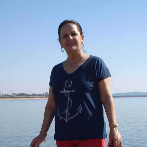 Maria Laura apaga velinhas