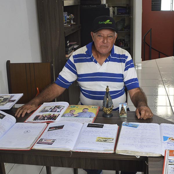 'Pagador de promessa' passa por Paraguaçu após 25 anos percorrendo o mundo para agradecer cura