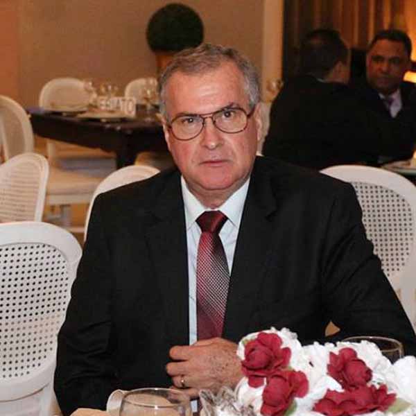 José Quijada recebe os parabéns pela chegada de seu aniversário