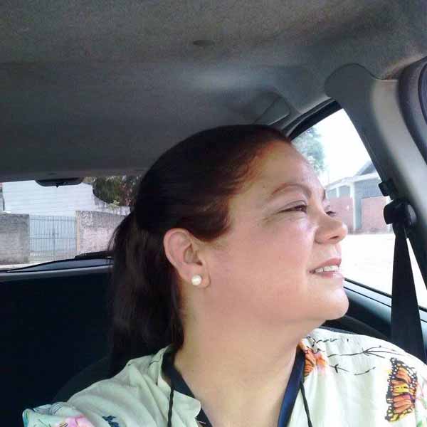 Silvana de Matos recebe os parabéns pela chegada de seu aniversário