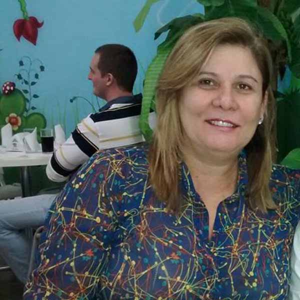 Edileusa Decco apaga velinhas
