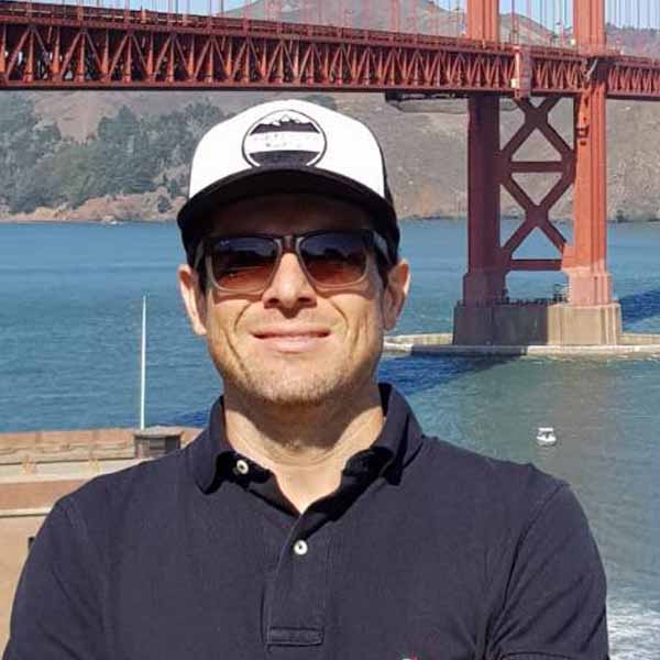 Gustavo Costa completa idade nova