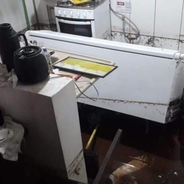 Forte chuva provoca desespero e prejuízos em Marília