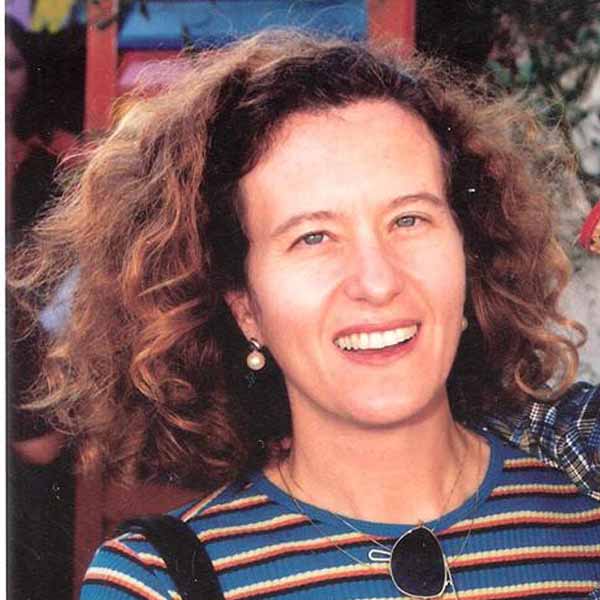 Elza Salomão recebe os parabéns pela chegada de seu aniversário