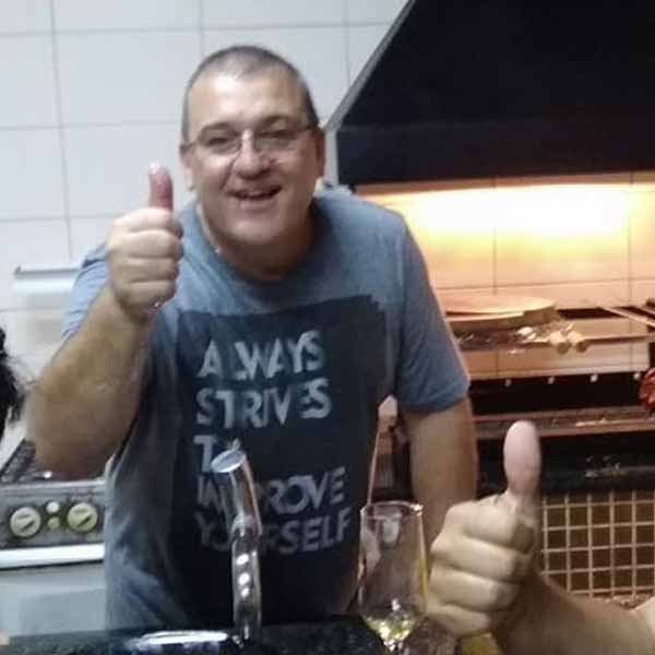 Luis Mondini apaga velinhas