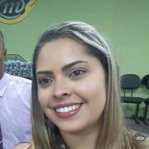 Aline Leme completa idade nova