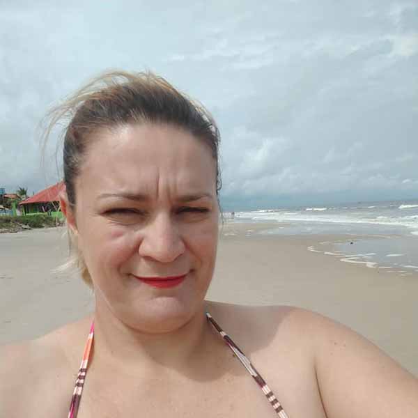 Andrea Simone apaga velinhas