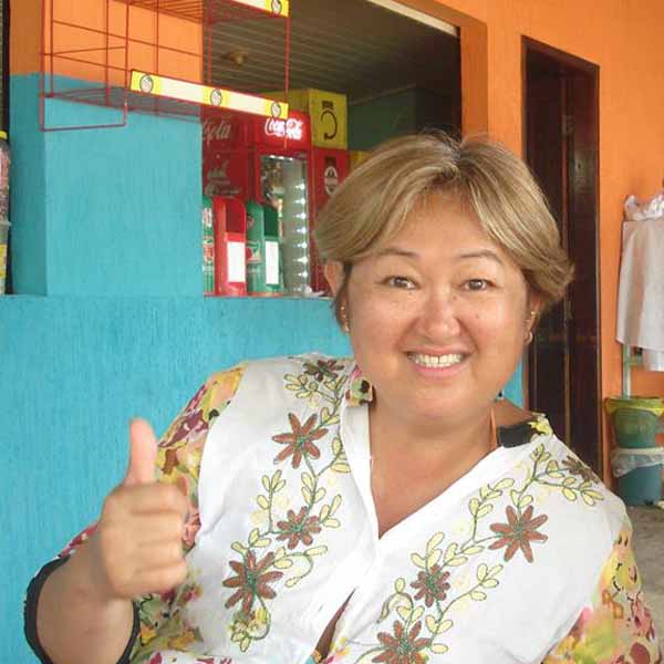 Maria Yoshimi apaga velinhas