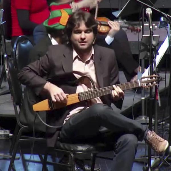 Câmara de Vereadores parabeniza cantor Tiago Abreu