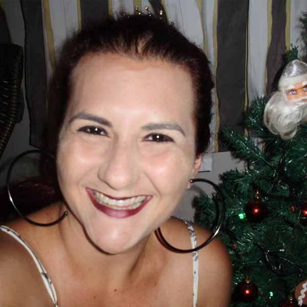 Renata de Paula comemora mais um aniversário.