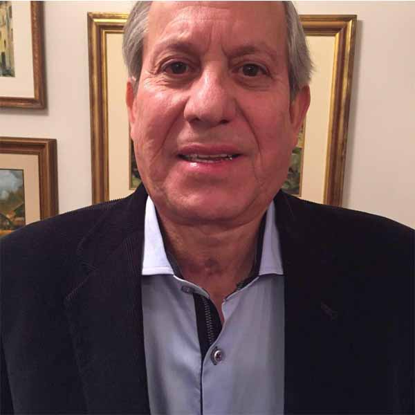 Rynaldo Roça recebe os parabéns pela chegada de seu aniversário