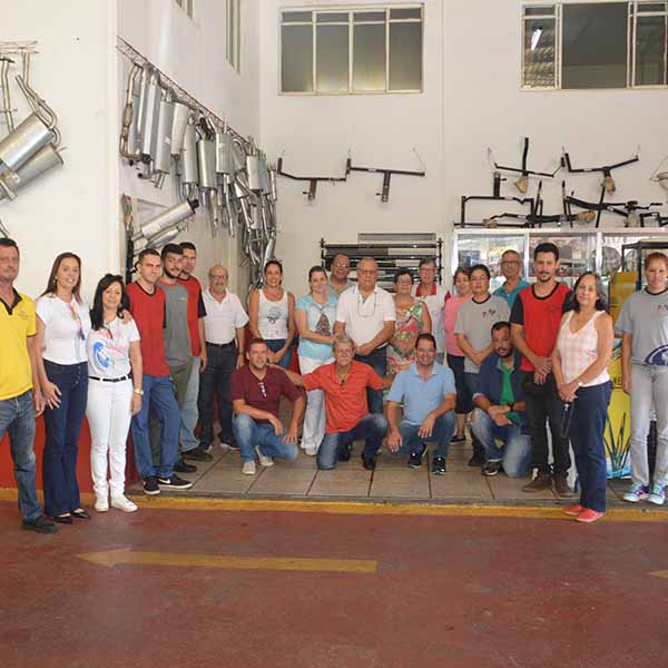 Salomão Auto Center recebe o terço empresarial