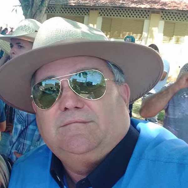 Osvaldo Paçoca apaga velinhas