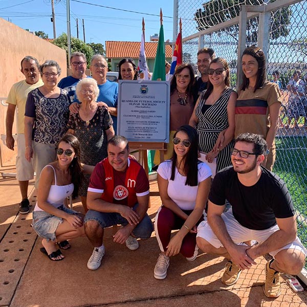 Quadra de futebol society do Lina Leuzzi recebe o nome do 'Machadinho'