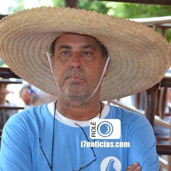 Antônio Celso, o Borá, recebe os parabéns pela chegada de seu aniversário