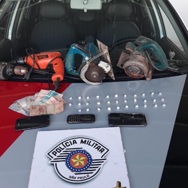 Dupla vai para a cadeia após PM encontrar mais de 30 pedras de crack em residência