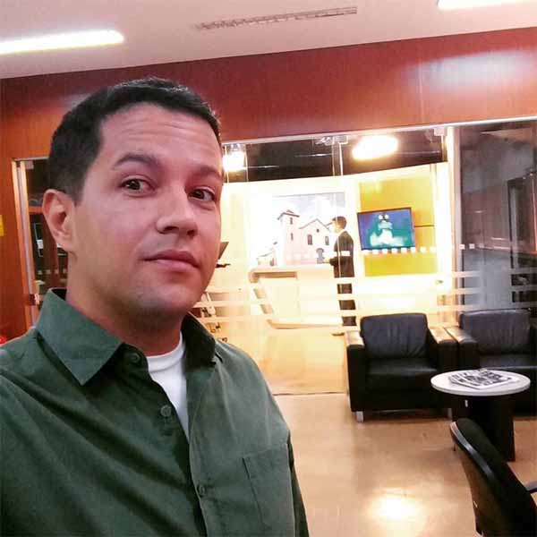 Giliard Freitas recebe os parabéns pela chegada de seu aniversário