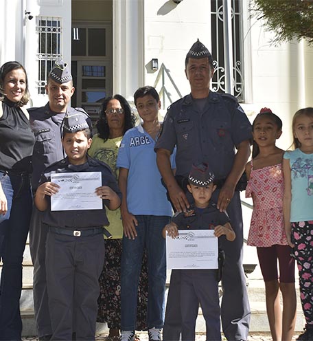Equipe do Comando de Grupo Patrulha é homenageada pela excelência em suas ocorrências