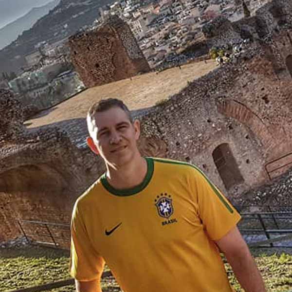 Ronny Gomes, recebe os parabéns pela chegada de seu aniversário