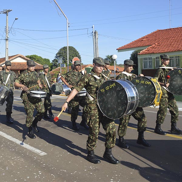 Borá faz 54 anos e comemora com shows gratuitos e desfile cívico