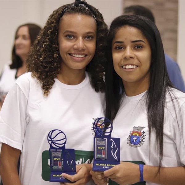 Alunas do Projeto Lance Livre de Paraguaçu são escolhidas para Seleção de Ouro