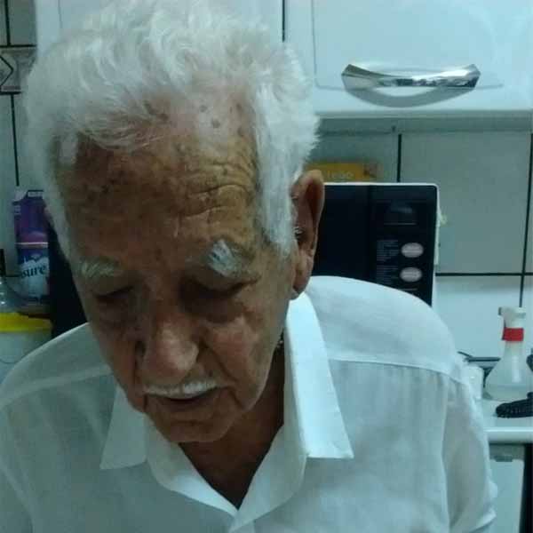 João Negrão apaga 104 velinhas