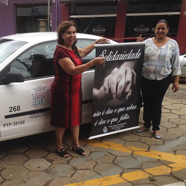 Prefeita entrega carro próprio para Fundo Social de Paraguaçu